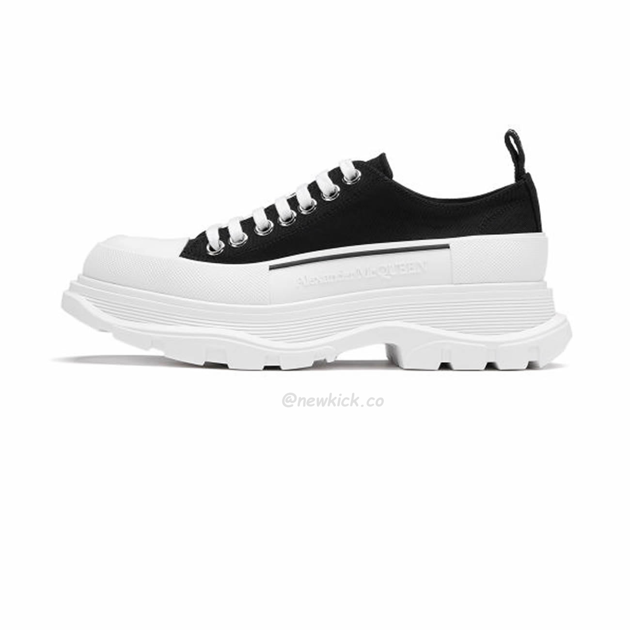 Alexander Mcqueen Tread Slick Low Lace Up Black White (1) - www.newkick.vip